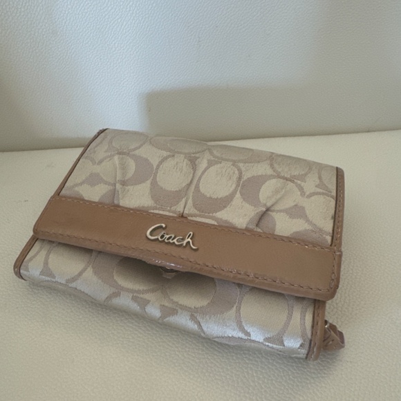 Coach Wallet Lavender - Picture 5 of 5